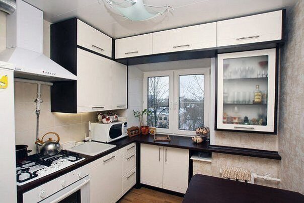 Дизайн Кухни С Холодильником У Окна